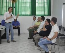 O diretor-presidente da Fomento Paraná, Claudio Stabile, fala com os prefeitos sobre a importância de impulsionar a oferta de crédito para os pequenos negócios