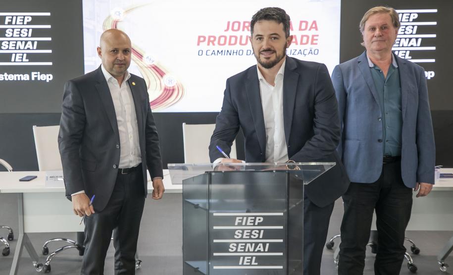 Fomento Paraná assina parceria com o Sistema Fiep para a Jornada da Produtividade
